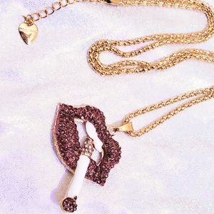 Gold Plated Purple crystal smoking sexy lips pendent necklace